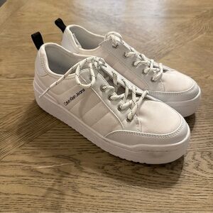 NEW Calvin Klein White Sneakers SZ 7 Clean Logo Lace Up Chunky Athleisure NEW